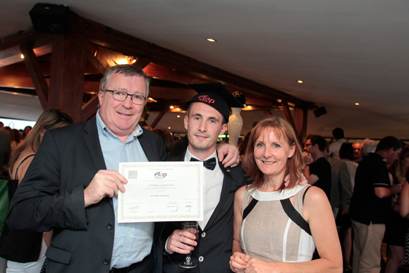 23. Vincent Petry, diplômé, ses parents Jérome et Mireille