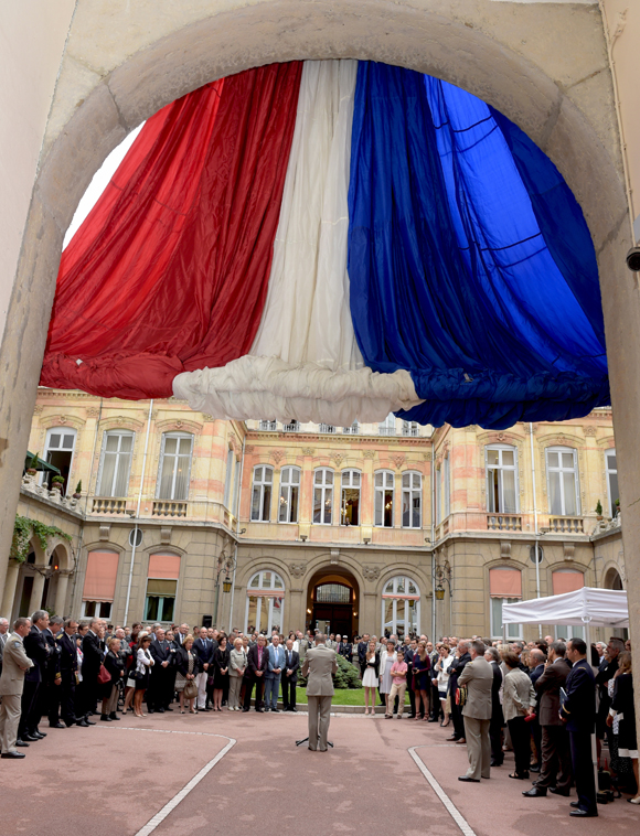 32. Les adieux du gouverneur