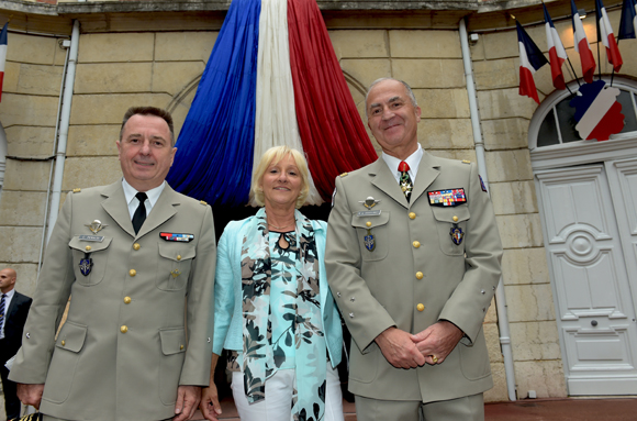 35. Le Général Christian Peraldi, la photographe Evelyne et le Général Martial de Braquilanges