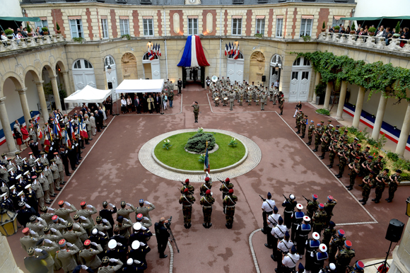 4. Les soldats au garde à vous