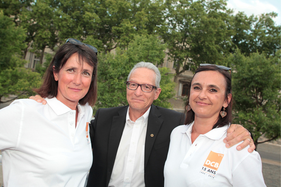 6. Gilles Claus (Experta Finances) entouré de Sylviane et Sandrine (DCB International)