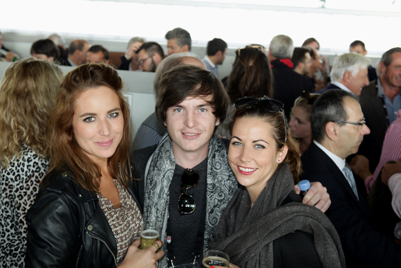 15. Marc-Antoine Ginon (LOU Rugby) entouré de Chloé Bourgeron (GL Events) et Julie Bernadou (Nincar) 