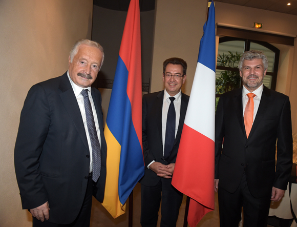 2. SE Viguen Tchitechian, ambassadeur d’Arménie, Philippe Cochet, député-maire de Caluire et Nikolay Sarkisov, consul général d’Arménie