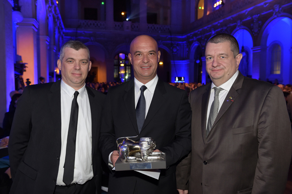 27. Laurent Bouvier, président des Toques Blanches Lyonnaises, Jérôme Bocuse, Trophée d’Honneur et Christophe Marguin