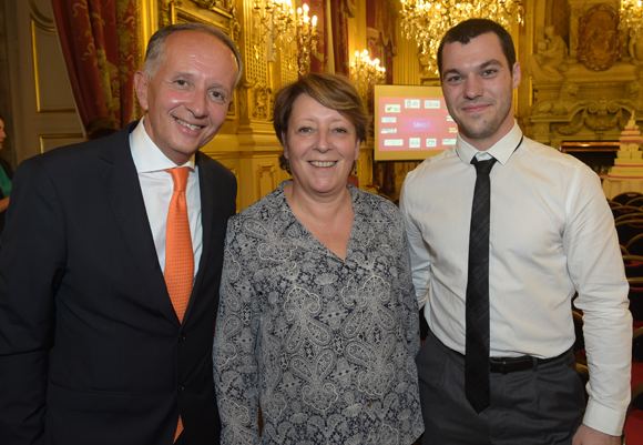 29. Eric Vernusse, président du club de la Com, Christine Legrand (CPE Lyon) et Clément Vuilleumier (BDE info com)