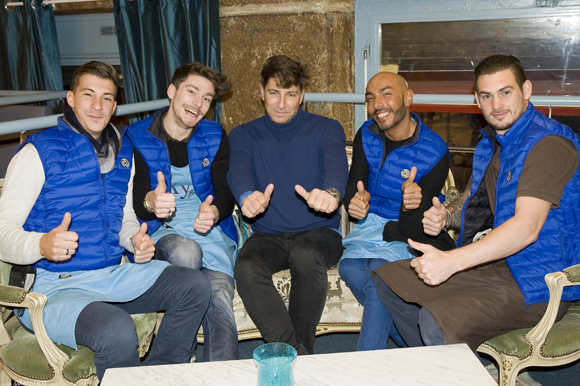 6 - L'équipe du SKYBAR avec : Mathias, Maxime, Eric, Karim et Philippe.