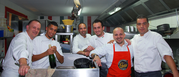 25. Maurizio, Nicolas et toute l’équipe aux fourneaux du Restaurant Due