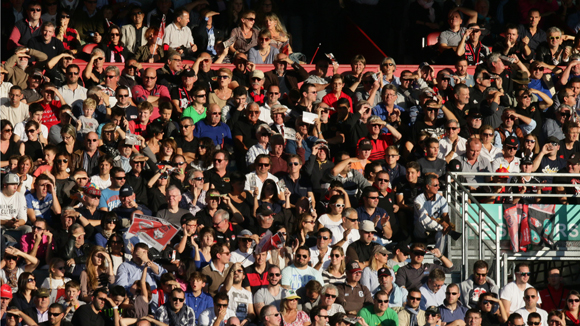 26. 10 000 spectateurs dans les tribunes du Matmut stadium 