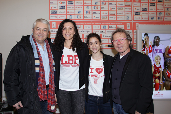 1. Fabrice Nocera, ostéopathe de l’équipe de France, Margaux Galliou Loko, joueuse Basket  n°11, Coline Franchelin, cadette et le speaker Dominique Grégoire  