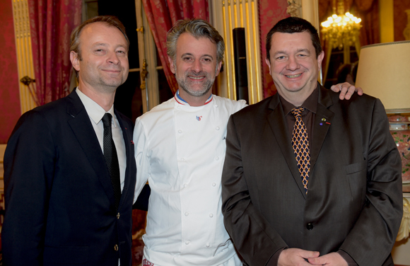 2. Marco Polisson (Lyon People), Mathieu Viannay (Mère Brazier) et Christophe Marguin, président des Toques blanches du monde