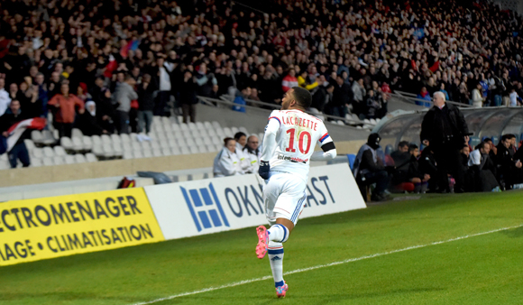 Le show Lacazette devant les tribunes VIP d’OL-Toulouse