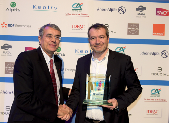21. Trophée de l’international remis à Christophe Poitevin (Téléviseurs Agath) par Jean-Jack Queyranne, président du Conseil Régional