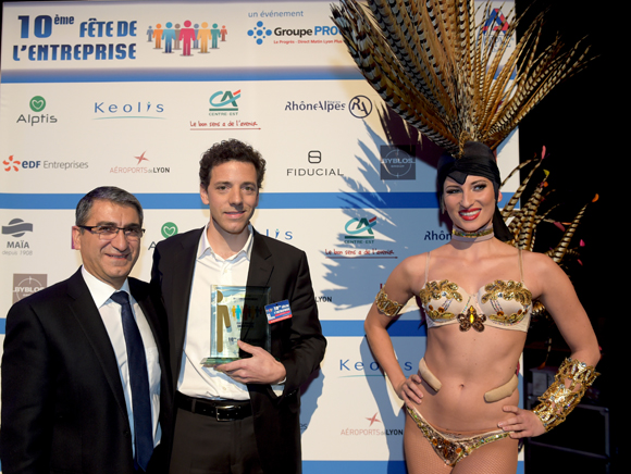 23. Trophée de l’environnement remis à Gaspard de Preneuf (Duc & Preneuf) par Christian Missirian, directeur EDF Commerce RAA