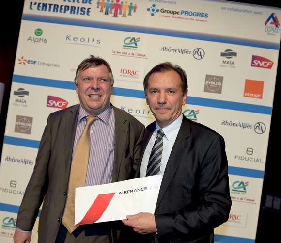 30. Tirage au sort Air France. Le gagnant Jacques Bartier (EGEE) et Antoine Biton (Air France)
