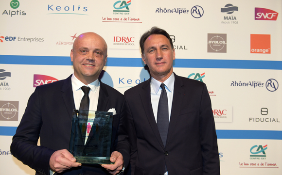 31. Trophée du chef d’entreprise de l’année remis à Bruno Da Silva (Retail global solutions) par Christophe Gruy, président du groupe Maia