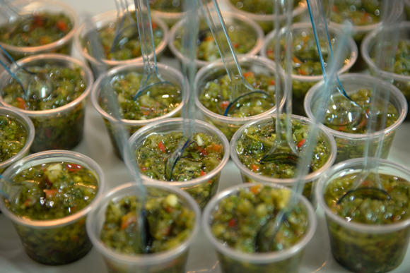 14. Sauce argentine Chimichurri, à base de persil, coriandre et autres herbes fraiches