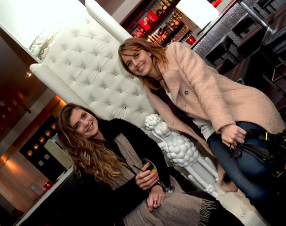 11. Les blogueuses Marie Moyenin (Marie and Mood) et Dorothée Babron (Kiss Kiss Déco)