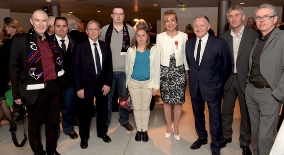 19. Isabelle Bernard, Jean-Michel Aulas président de l’OL et les responsables du club de supporters OL Ang’Elles