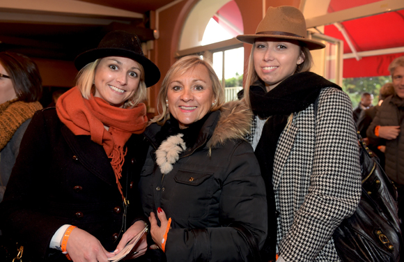 20. Isabelle Gavory, ses filles Anne-Sophie et Constance