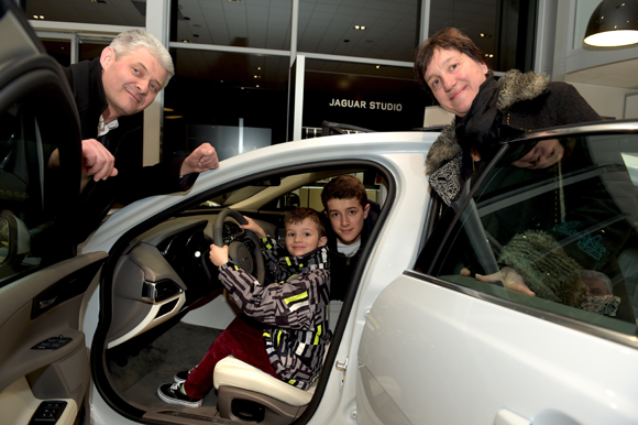 24. Pascal Guignier (Carel), son épouse Nadia (FZA), leur enfants Emilien et Maxence