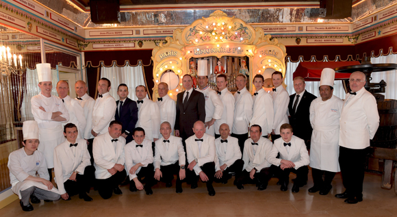 2. Vincent le Roux, le chef MOF Olivier Couvin et l’équipe de l’Abbaye de Collonges
