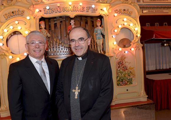 33. Le cardinal Philippe Barbarin et Elie Cunat (MBM Association)