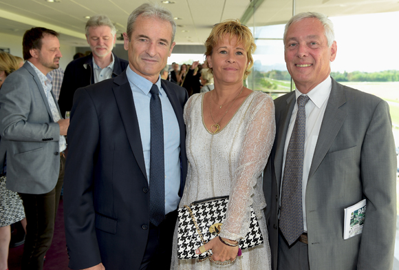 1. Jean-Jacques Selles, conseiller délégué au Sport de la Métropole, son épouse Valérie et Jean-Claude Ravier, président des Hippodromes de Lyon