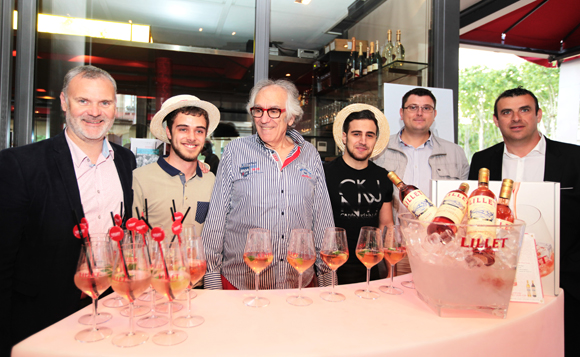 1. L'équipe Lillet (Ricard) autour d'Albert, patron du Café du Pond