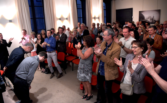 23. Des applaudissements bien mérités pour les deux musiciens 