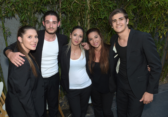 1. Les Artistes Anonymes : Solenne, Nando, Alexia, Loriane et Nicolas