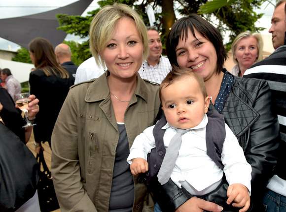 23. Anne-Lise Rognard, chef des pompier de saint paul de Varax, Aaron et sa maman Claire Duverger