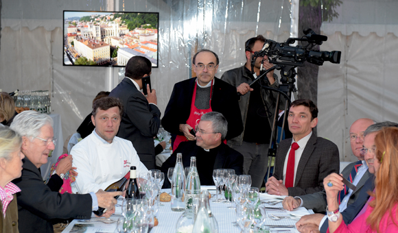 30. La table du Cardinal