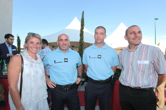 4. Fabienne et Christophe Quatrini (Charvet Industries) autour du lieutenant Jean et du Major Hervé Absolu (Gendarmerie de Miribel)