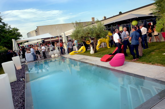 9. Cocktail au bord de la piscine