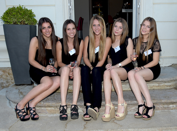 2. Marguerite, Laura, Paula, Capucine et Juliette, les charmantes hôtesses de cette soirée