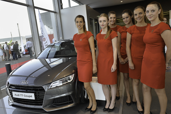 3. Les hôtesses de l’agence Mahola