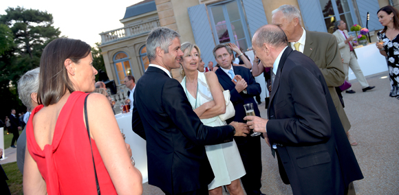 44. Poignée de main entre Laurent Wauquiez et Gérard Collomb