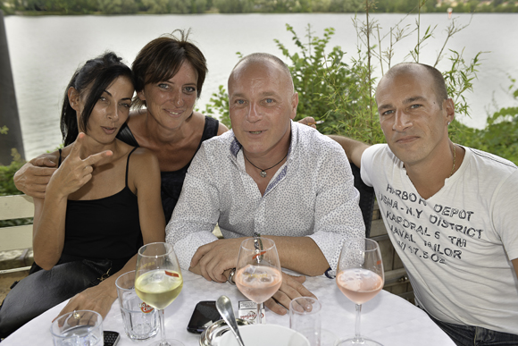 7. Sandrine Guyon et Christelle Folch (Sanofi Pasteur), Frantz Beguin (mairie de Fontaine) et Laurent Verchere (Sanofi Pasteur)