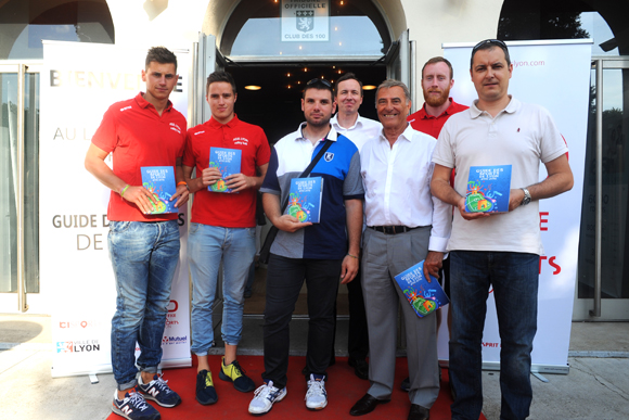 8. André Glaive et l’équipe de l’ASUL Lyon Volley Ball