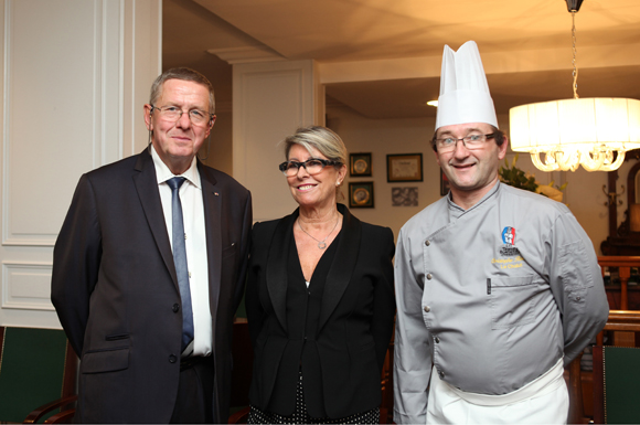 1. Gilbert, Marie-Claude Bernard (Axotel) et le chef Christophe Romain (Le Chalut)