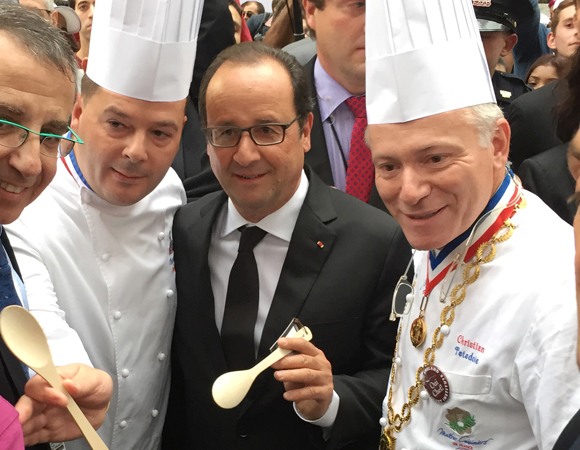 1. Le chef Christophe Muller (Restaurant Bocuse), le Président François Hollande, et le chef Christian Têtedoie (Restaurant Têtedoie) 