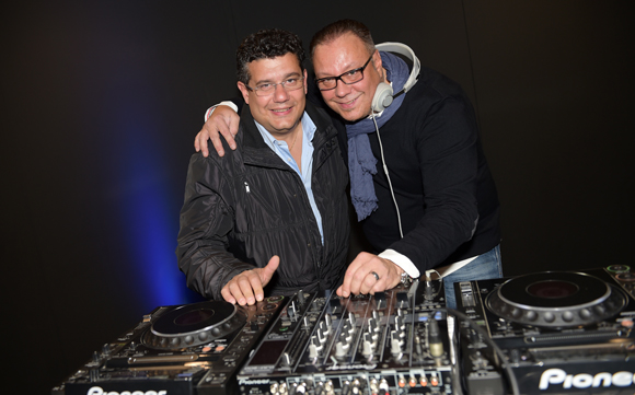 45. Laurent Chabbat (Tonic Radio) et le DJ Philippe Jacquet 
