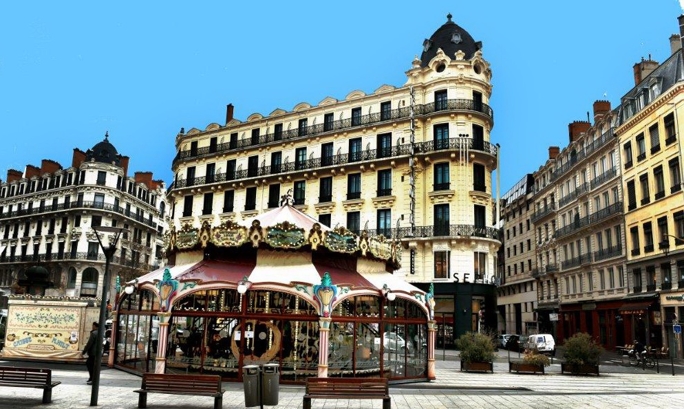 Tournez Manège ! Le carrousel de Lyon fait de la résistance