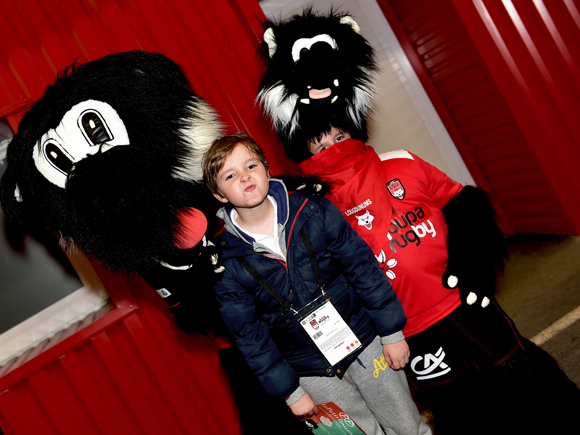 16. Louis et les mascottes du LOU