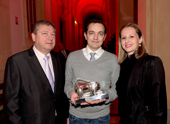 31. Trophée de la meilleure Baguette remis par Bruno Cabut, président de la maison de la boulangerie et Aurélie Larqué (Groupama) à Emmanuel Lachana (Boulangerie d’Ainay) 