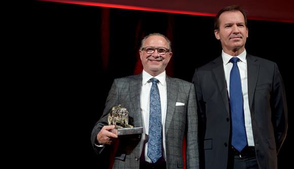 44. Trophée du bouchon lyonnais de l’année, remis par Samuel Frugier, directeur de Réseau Rhône-Alpes Auvergne LCL à Gilles Maysonnave (Chez Brunet)