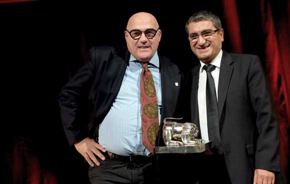 47. Trophée de la Cuisine du Monde, remis par Christian Missirian, directeur EDF commerce Rhône-Alpes à Toto Li Vigni (Restaurant Toto Li Vigni)