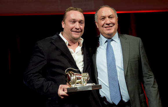 48. Trophée Toque Blanche de l’année remis par José Sanchez, directeur général FCH à Benoît Toussaint (Chez Paul’O)