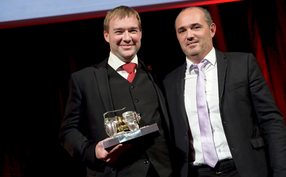 49. Trophée du sommelier de l’année remis par Erik Murgier, président Murgier SA à Gaëtan Bouvier