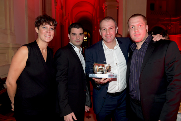 50. Trophée du Chef Pâtissier de l’année remis par Clémentine Alzial, directrice générale Chocolaterie Weiss à Yoann Conte, Romain Garcia et Quentin Thevenard (Restaurant Bord du Lac)